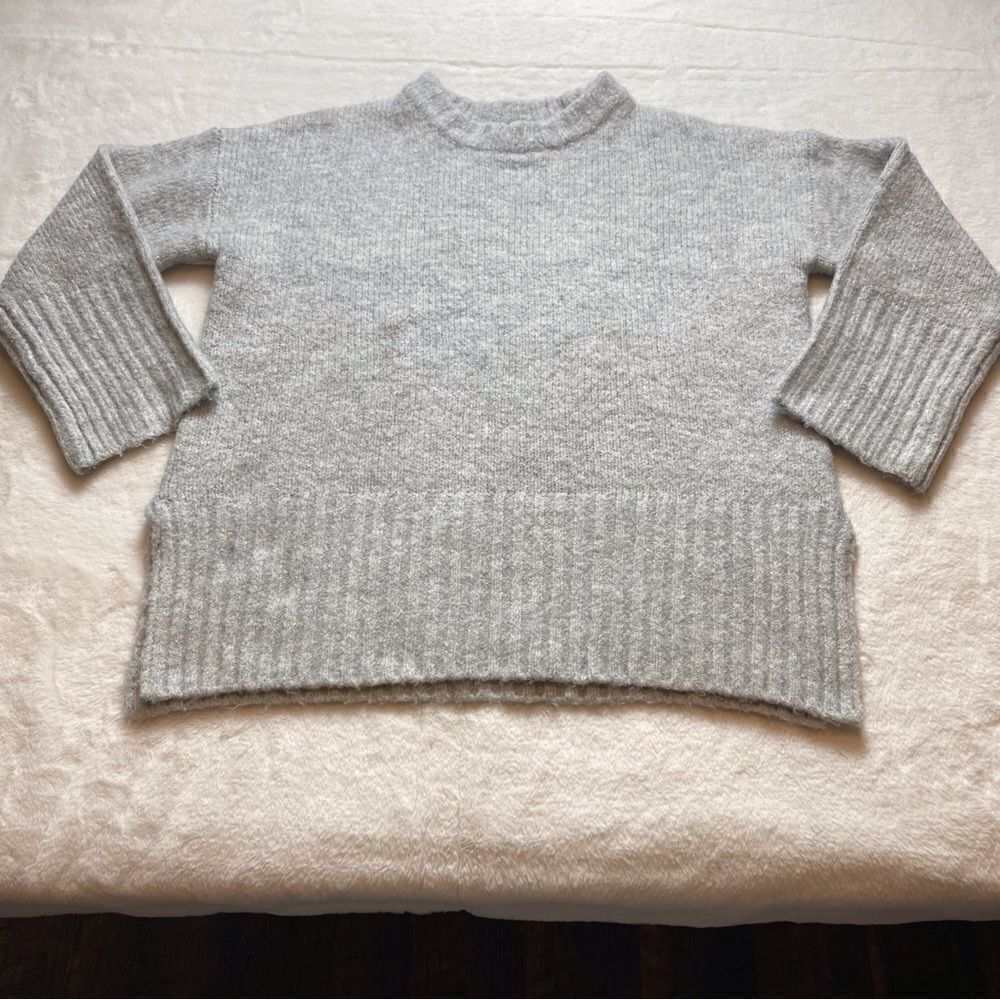 TopShop Gray Crew Neck Long Sleeve Sweater Size 2